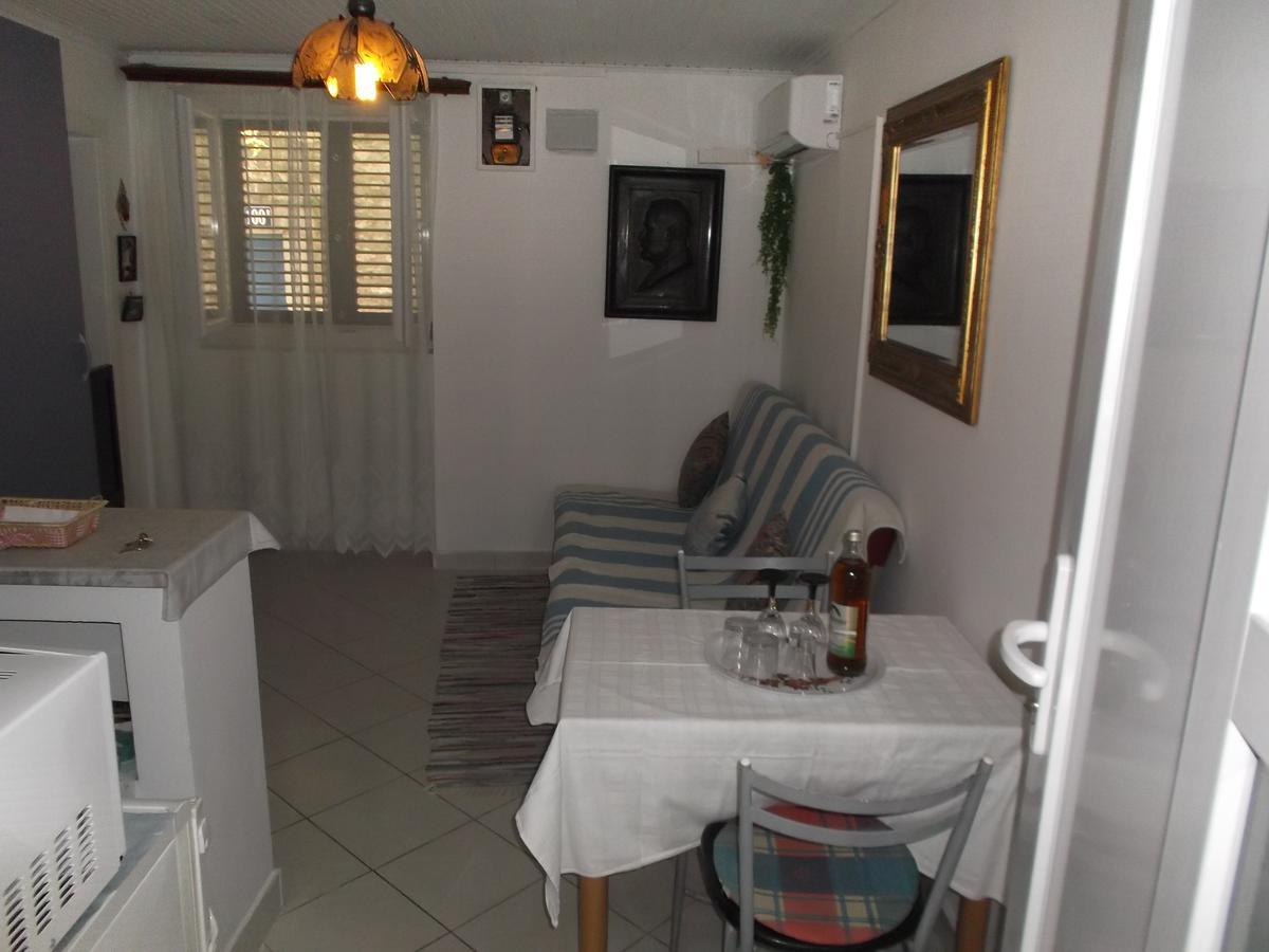 Neda Apartment Murter Exterior photo